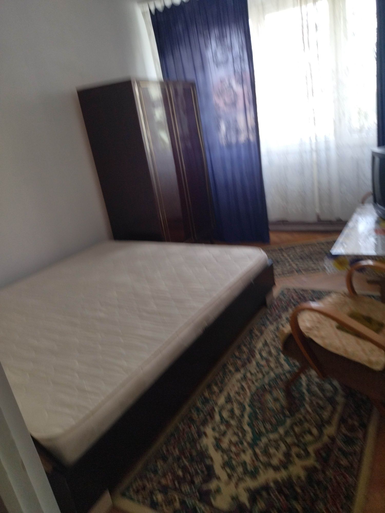 Inchiriez apartament