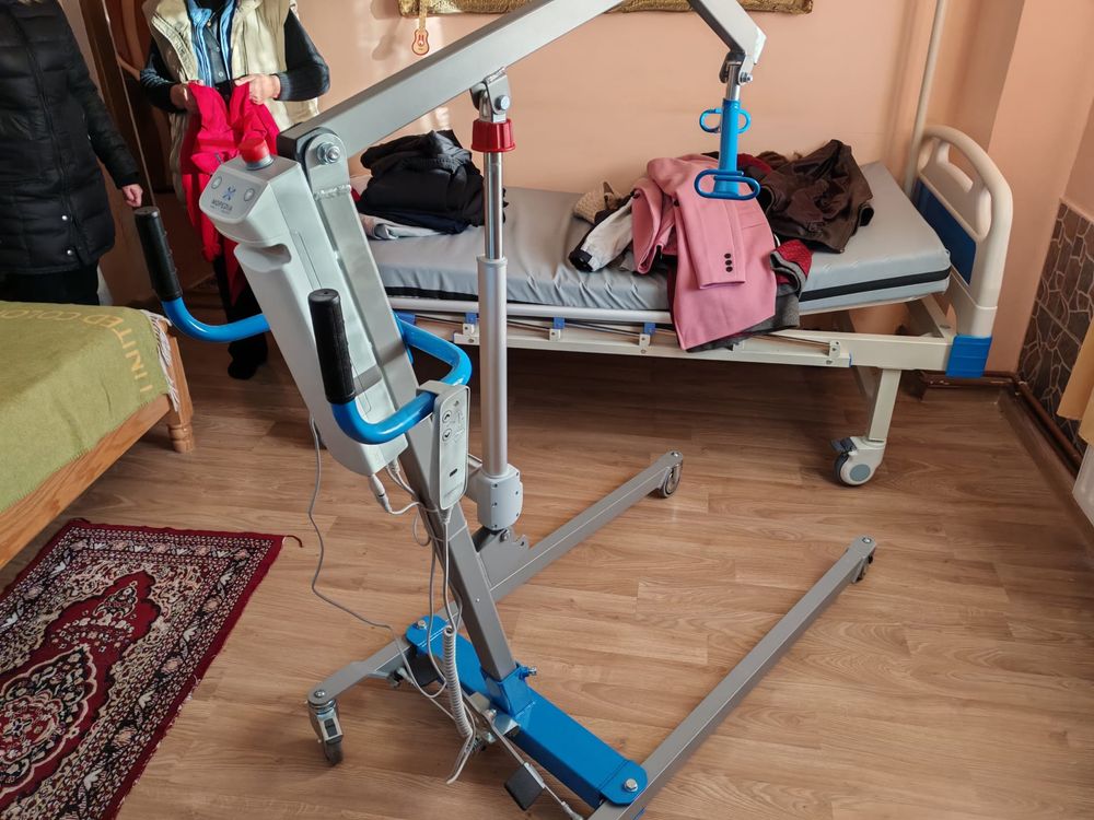 Dispozitiv electric de ridicare pacienti