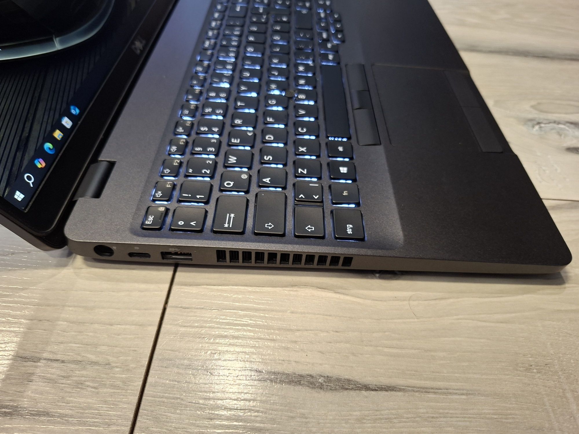 Dell Latitude 5500-i5 8365u/16гб/512гб м.2/Подсветка