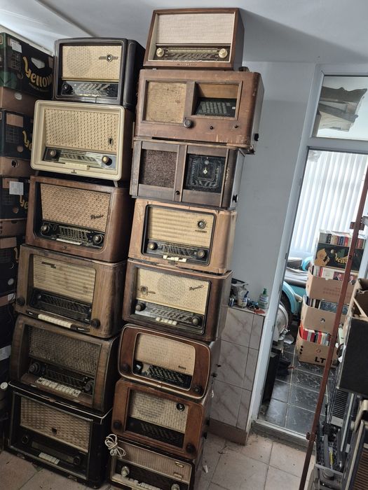 Vând Lot 22 radio lampi carcasa lemn & ebonita diferite marci renumite