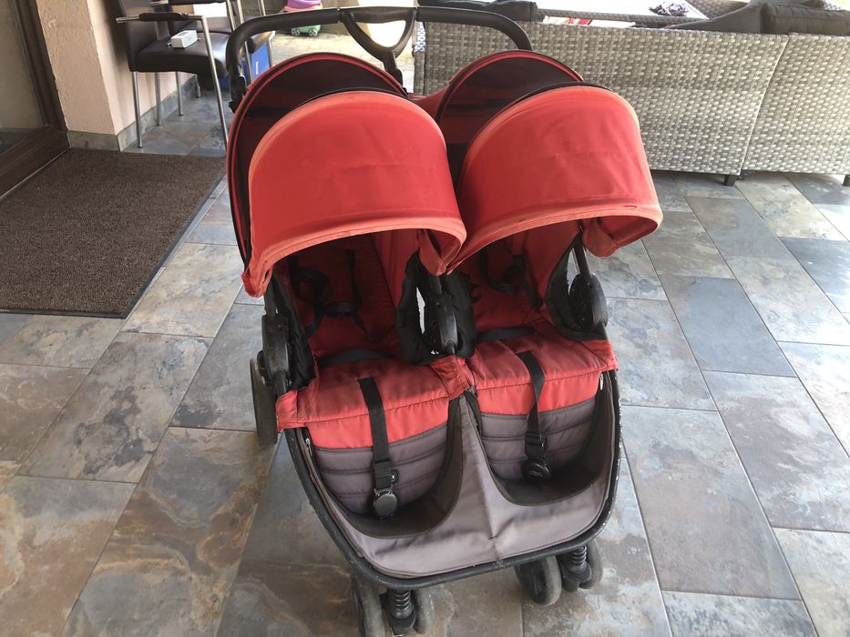 De vanzare carucior gemeni