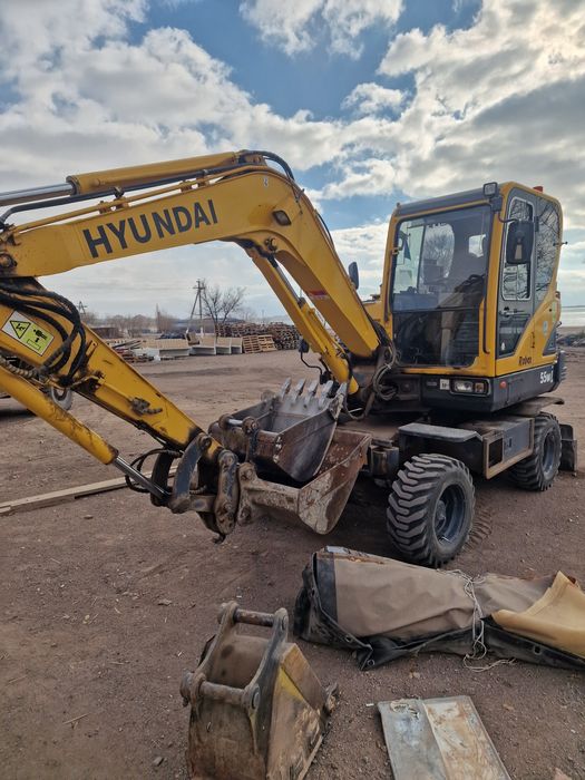 Аренда эксковатора. 3 ковша. Любые виды аренды.