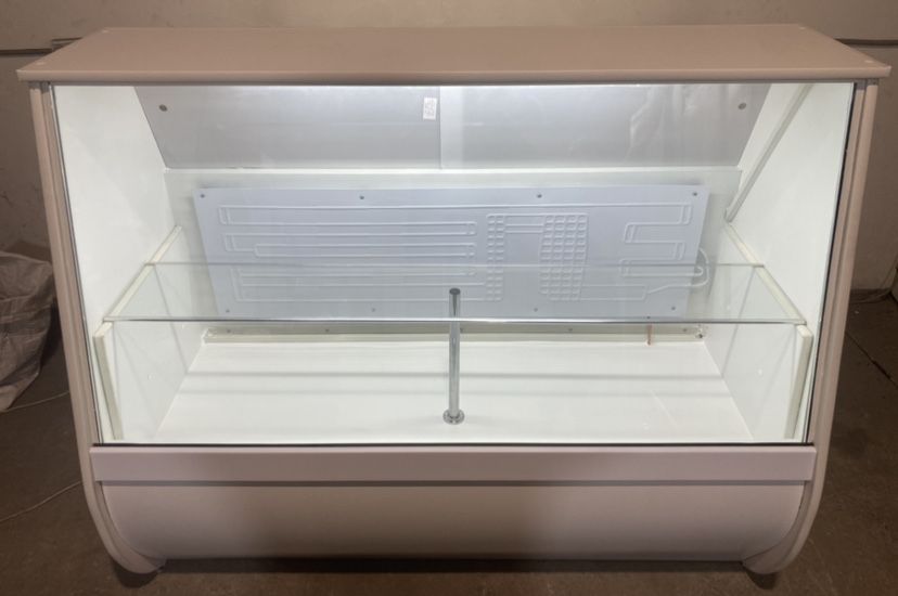 Продам витринный холодильник(новый)