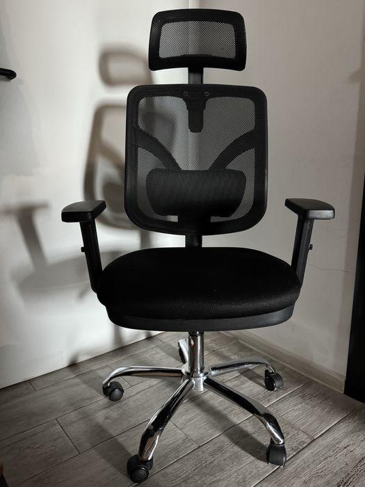 Продавам ергономичен офис стол.