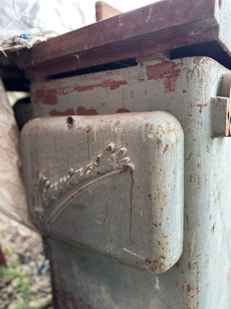 Vând utilaje pentru tâmplărie, abric, freza cu avans ,cirgular,grosime