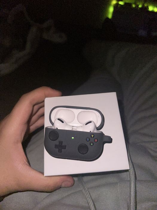 Vand airpods 2 pro cu husa