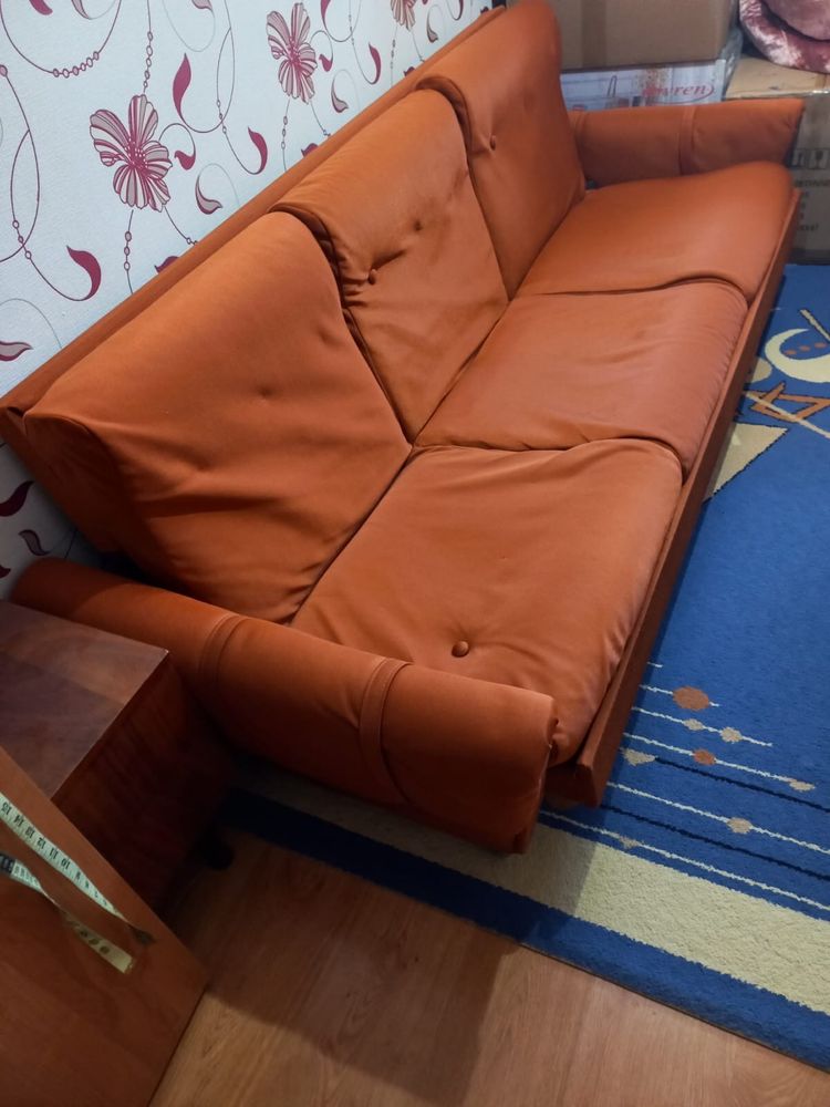 Продам диван и два кресла
