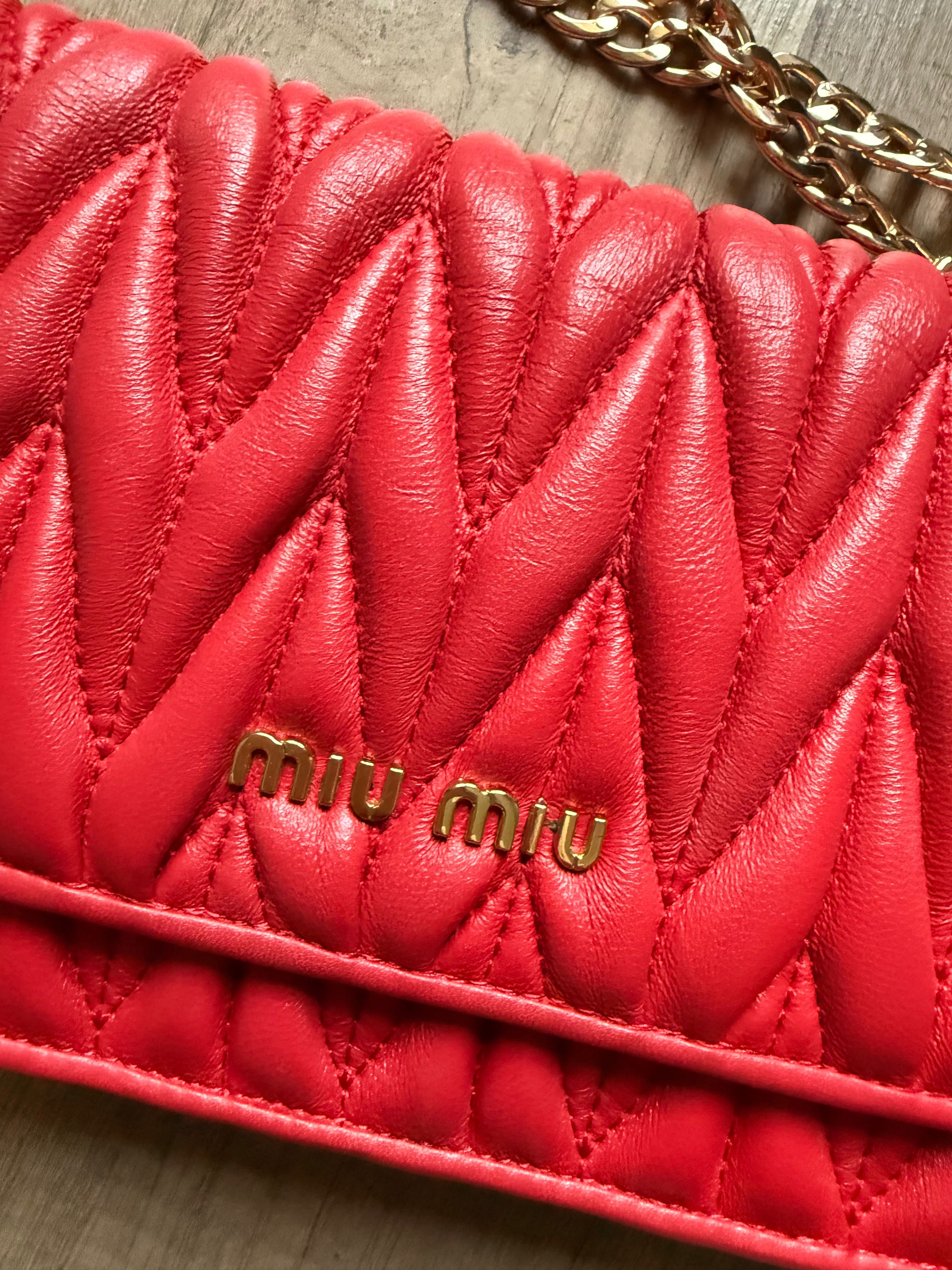 Чанта Miu Miu червена