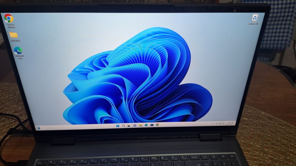 Vînd laptop Lenovo Yoga 7i