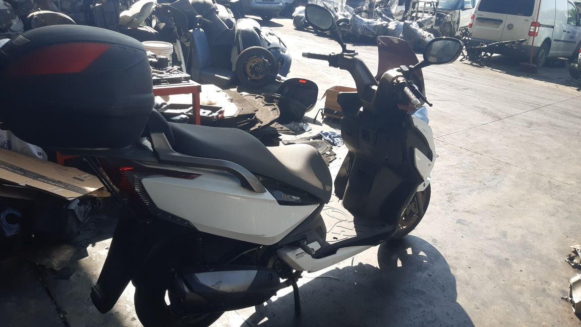 Мотоциклет;скутер Кимко Грандинг(Kymco Grand Ding )-НА ЧАСТ