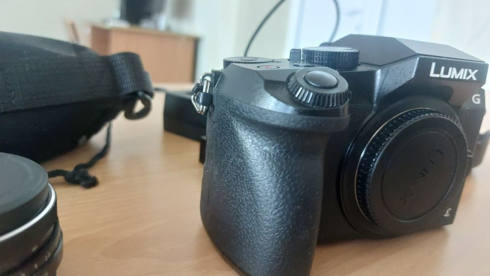 Panasonic Lumix G7 cu obiectiv kit + obiectiv manual + filtru cpl