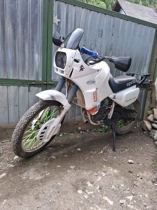 Vând aprilia etx 50