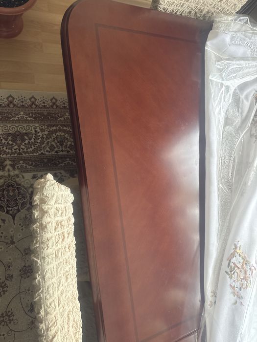 Стол из настоящего дерева и стулья