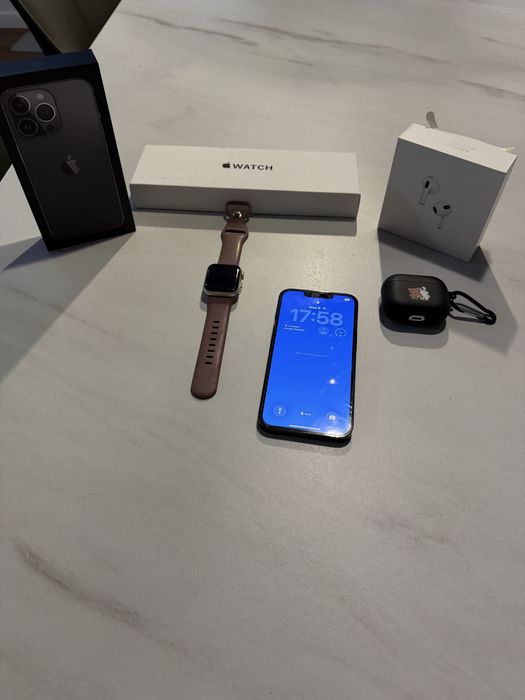 Set Apple : iphone 13 pro 256 Black , AirPods 3 si Apple Watch SE 2024