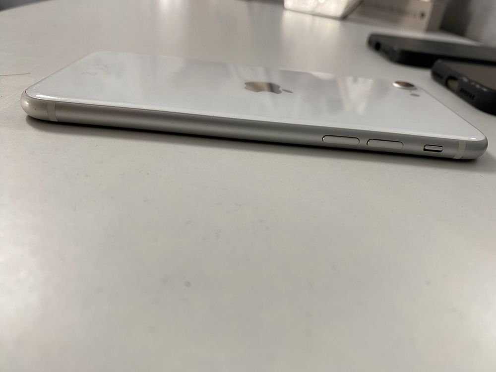 Iphone SE 2020 - Отличен