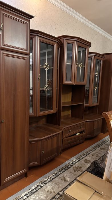 Продам срочно  стенку сервант