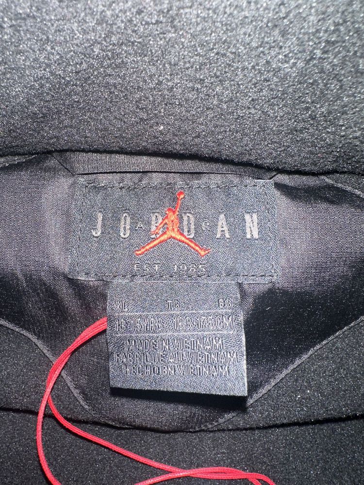 Елек JORDAN нов в черно и червено