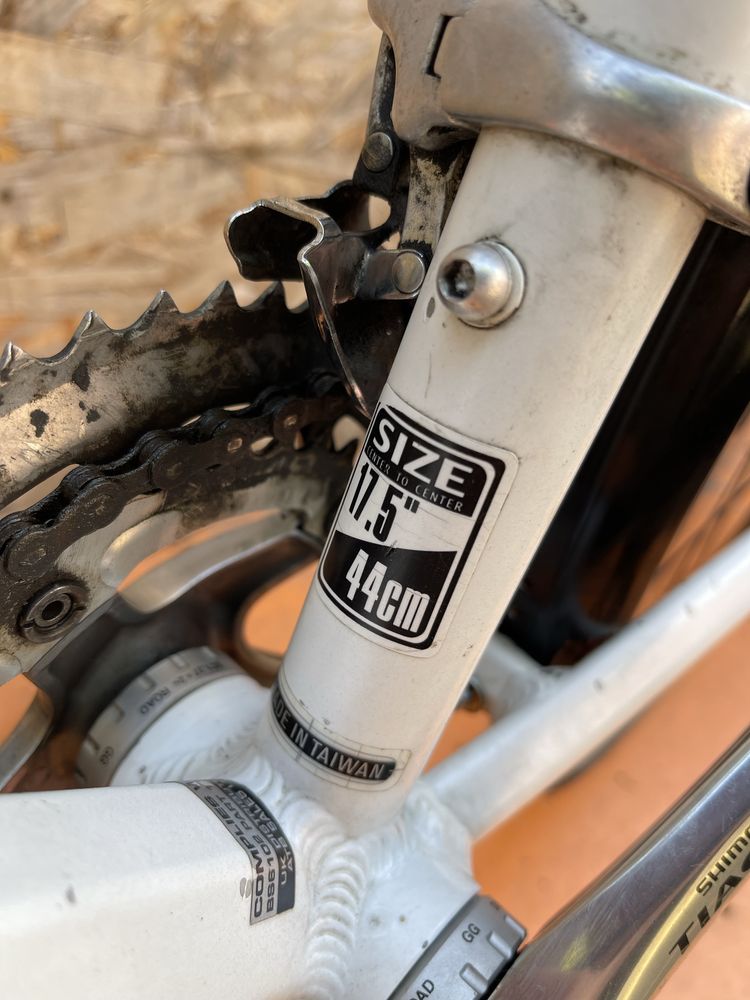 Bicicleta marin cadru aluminiu furca carbon roti 28”
