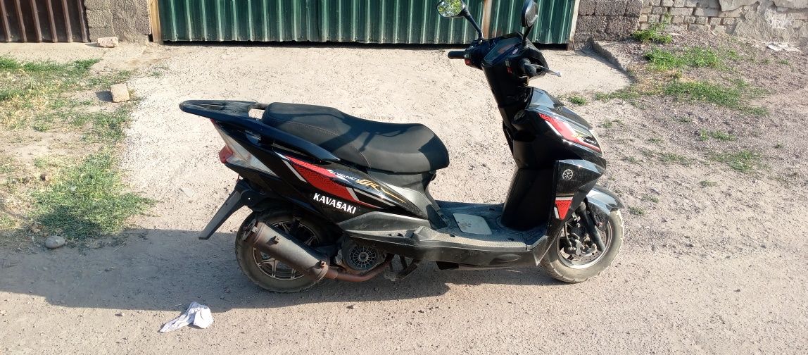 Скутер Бензин Kawasaki 150 m³