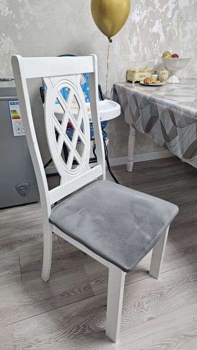 Стол со стульями