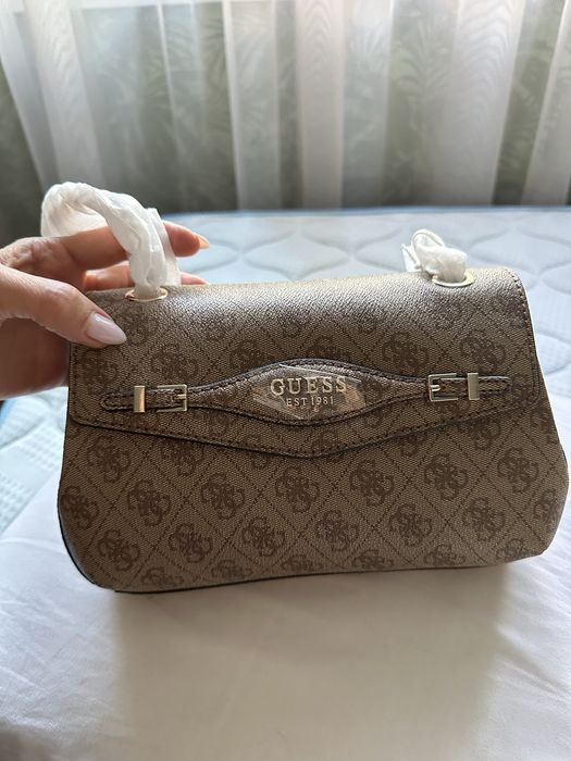 Чанта  Guess чисто нова с етокет