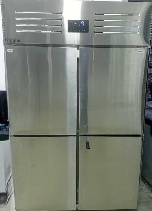 Шкаф холодильный комбинированный холодильник + морозильник.