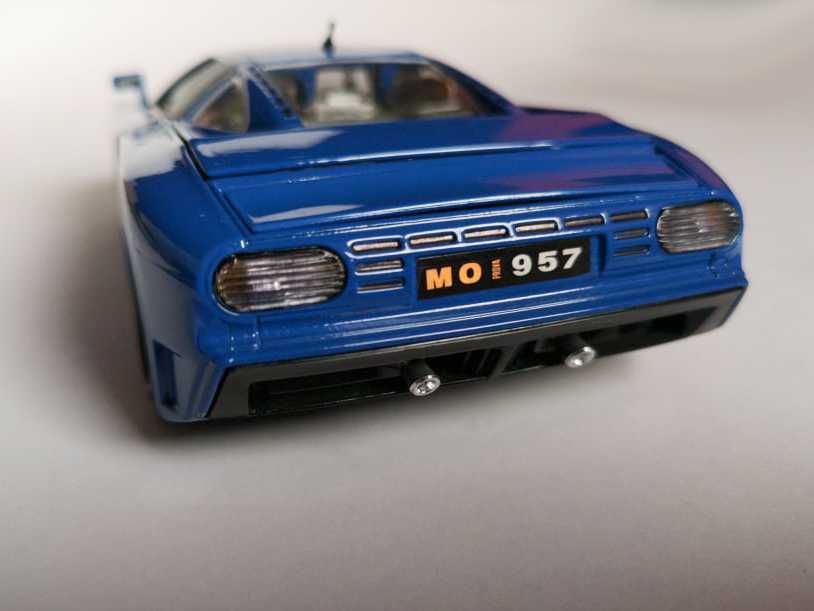 Bugatti EB110 1:24 Burago с кутия