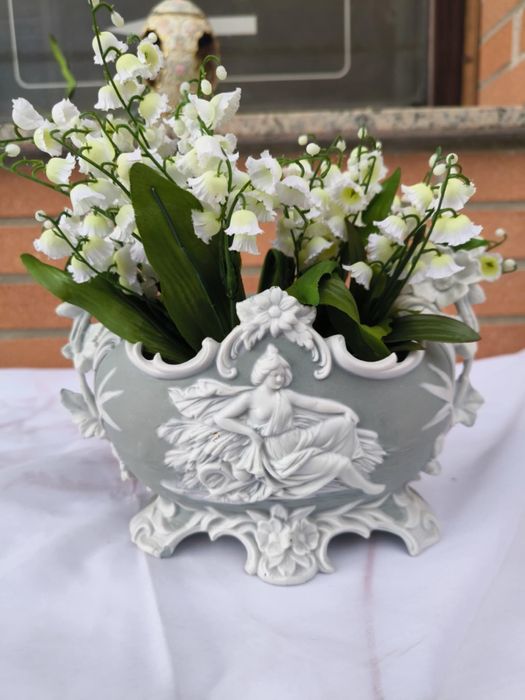 Jardiniera din portelan bisque