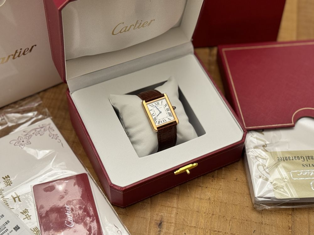 Часы Cartier Tank gold