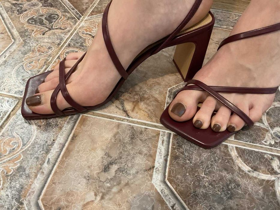 Босоножки цвета бургунди, практически новые, покупали в Дубай Молл