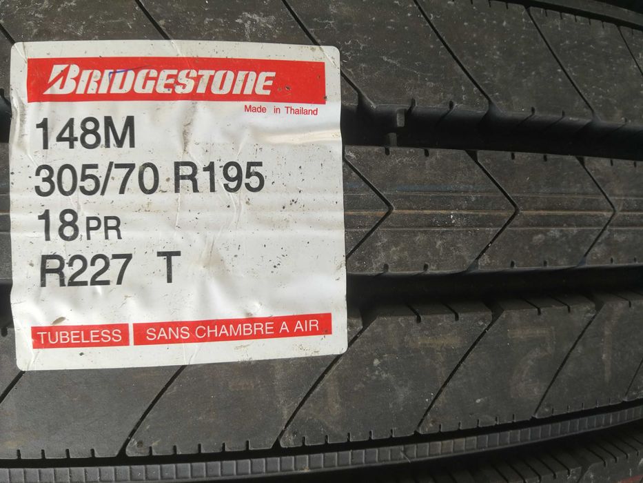 1 Нова гума R19.5 305/70 Bridgestone R227 148/145M 18PR 360лв. с ДДС