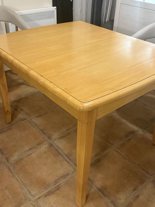 Трапезна разтегателна маса от дърво