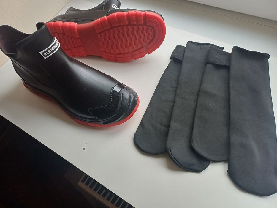 Cizme de ploaie noi, impermeabile.