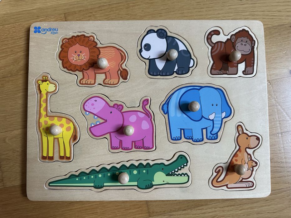 Lot 3 puzzle din lemn cu butoni, Andreu Toys