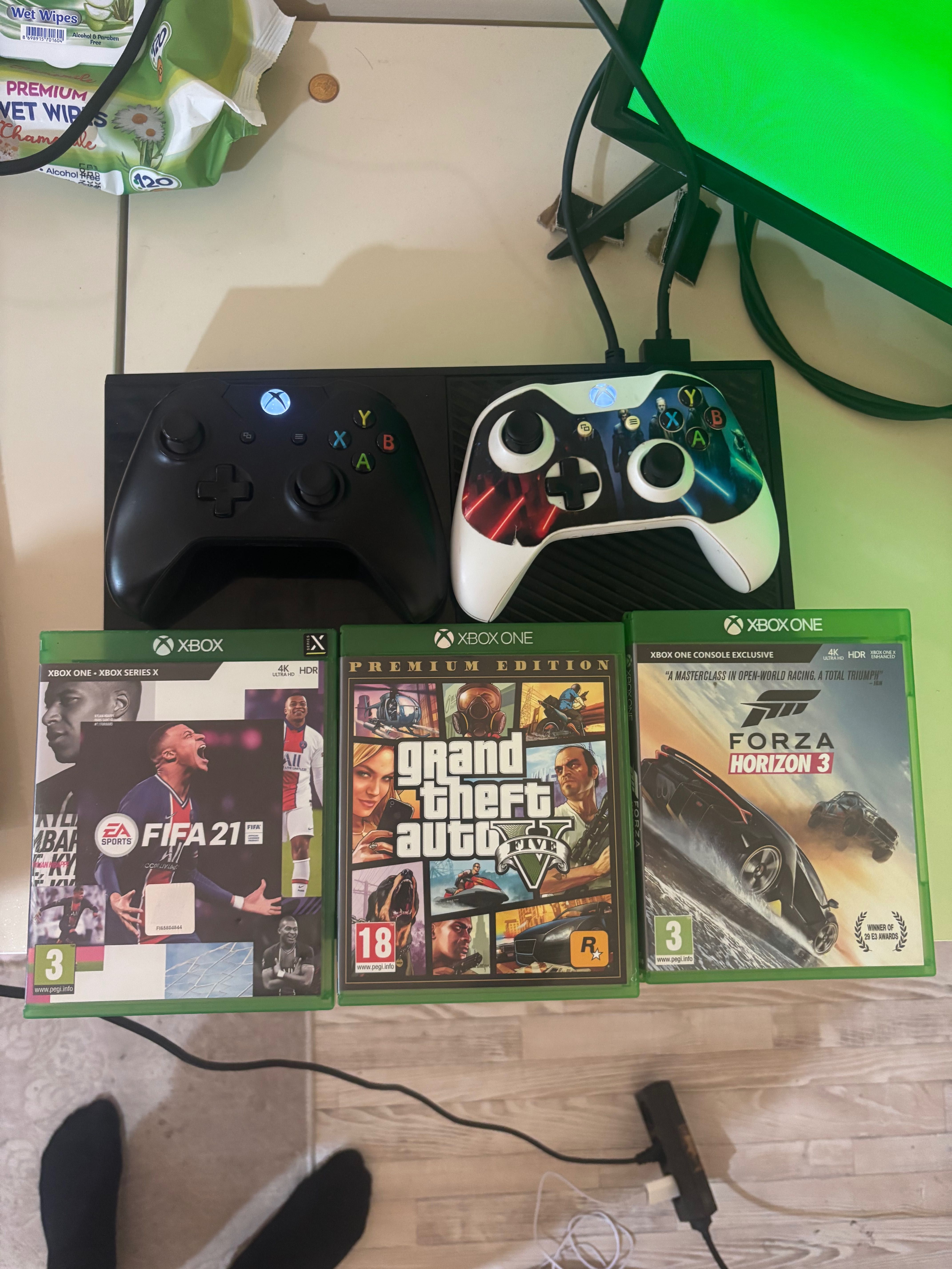 XBOX ONE С 2 конзоли и волан