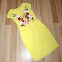 Жёлтое облегающее платье турецкое в идеальном состоянии