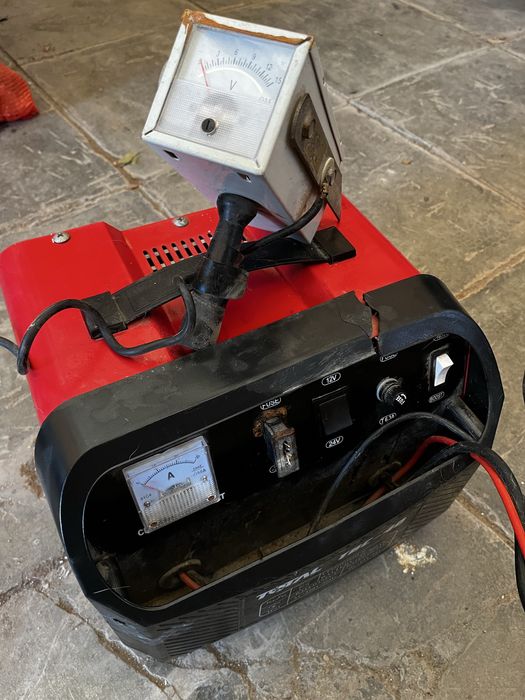 Продам Total Tools зарядное устройство TBC-40