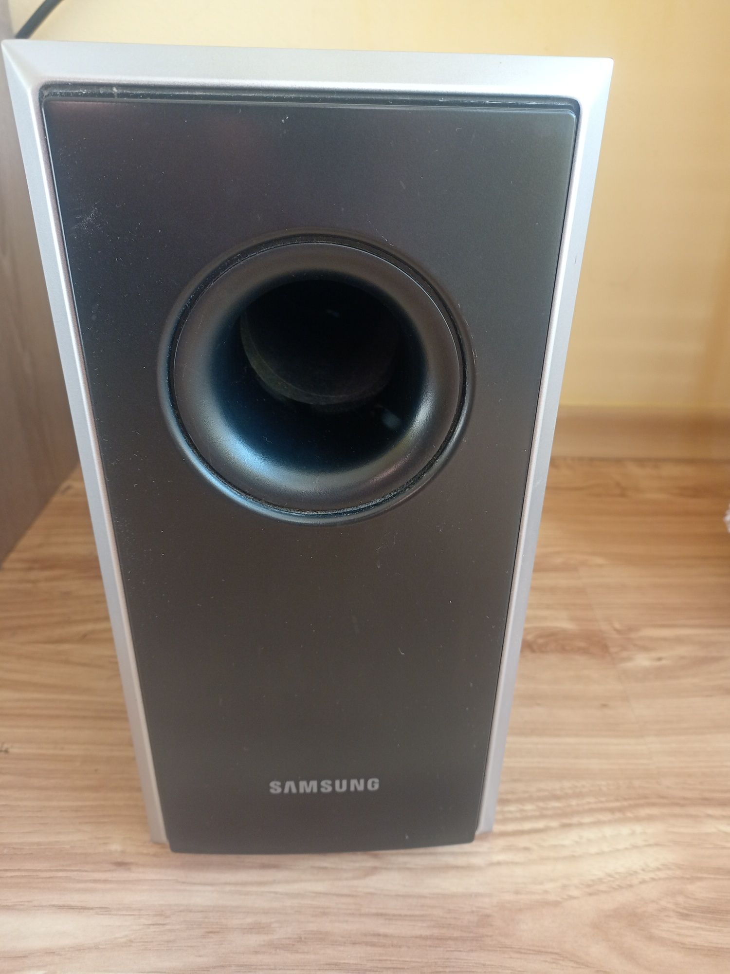 DVD Samsung (домашно кино) с пет тонколони и субуфер