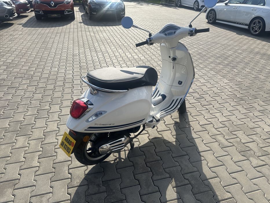 Vespa Primavera Editie Yacht Club 49 cm Pret Fix
