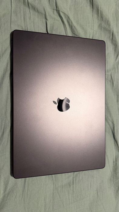 MacBook Pro 16 inch M3 Pro 12 core 18 GB RAM 512GB