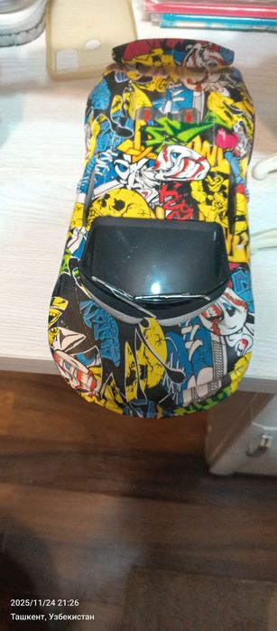 Машина игрушечная.