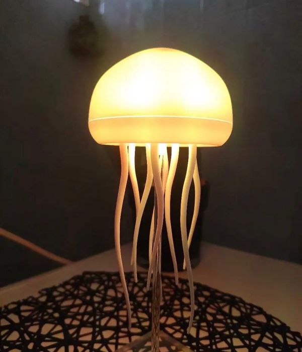 LED лампа „Медуза“ – атмосферна, модерна и релаксираща