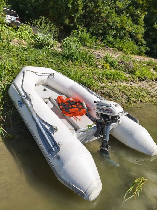 Barcă cu motor gonflabila