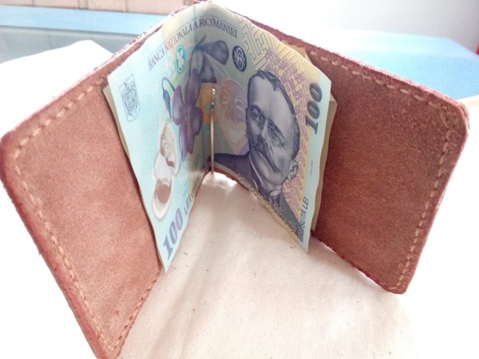 Cadouri inedite,personalizate pentru femei sau barbati portofele,genti