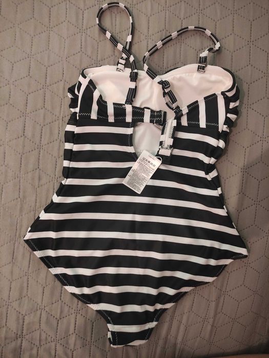 Costum de baie întreg