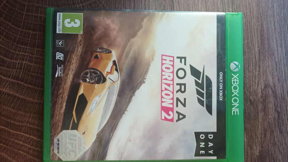Xbox one x с 10 игри и 1 джойстик