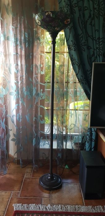 Lampadar de podea