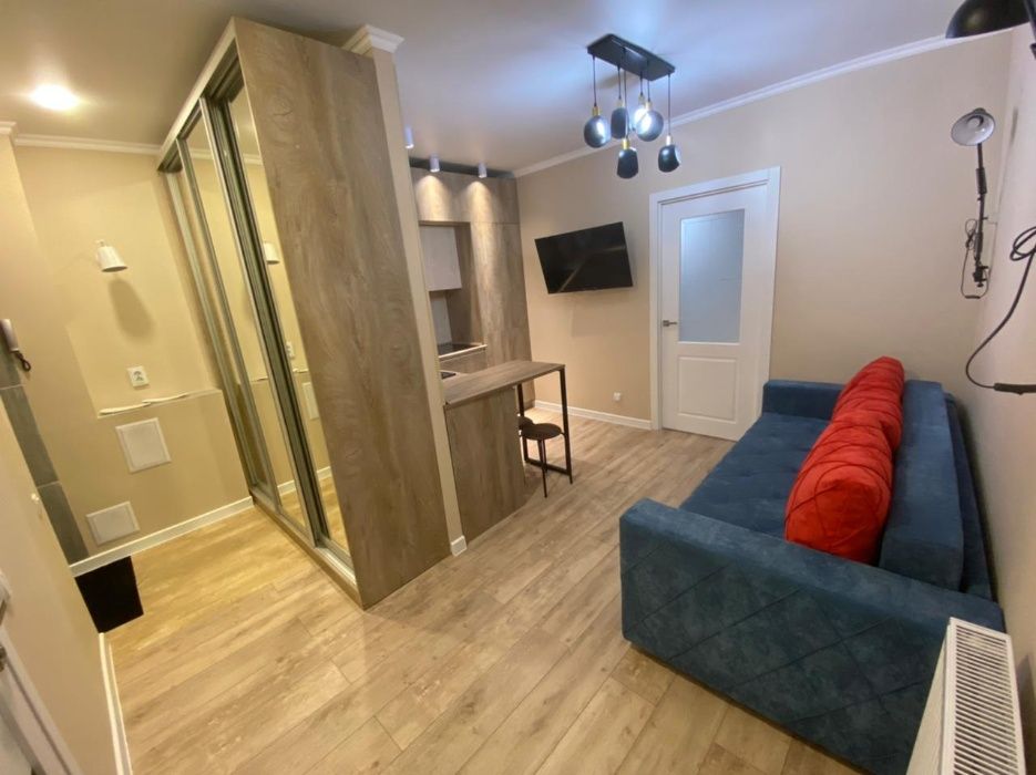 Сдам 1 ком. дизайнерскую квартиру центр ярмарка вокзал артур почасам