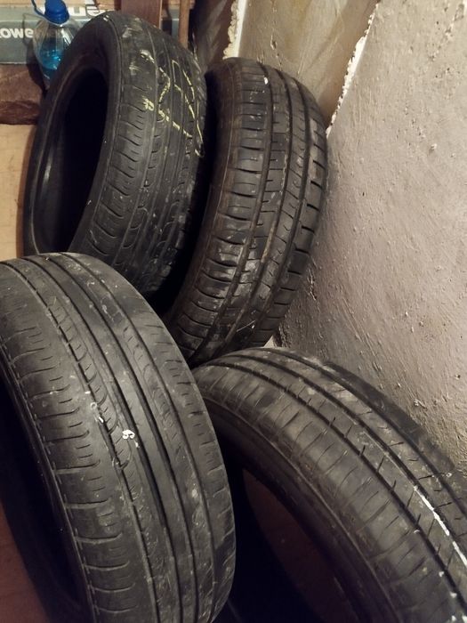 Vând anvelope de vara 185/65/R15 in stare foarte buna de folosință