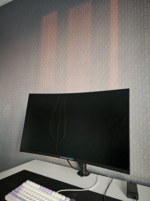 Монитор ThundeRobot DF27C240L